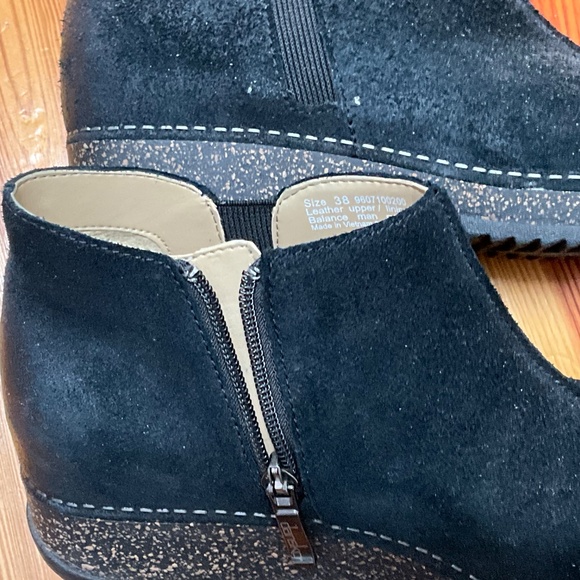 Dansko Makara black bootie, sz 38 - Picture 7 of 8